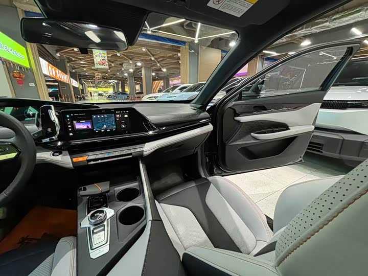 Changan UNI-V Hybrid 2024 2024款 蓝鲸智电iDD 136km 智酷型