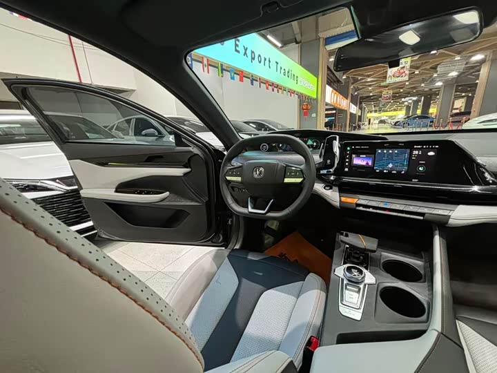 Changan UNI-V Hybrid 2024 2024款 蓝鲸智电iDD 136km 智酷型