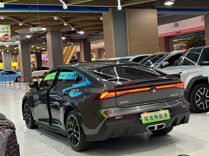 Changan UNI-V Hybrid 2024 2024款 蓝鲸智电iDD 136km 智酷型