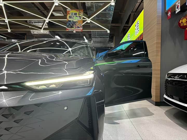 Changan UNI-V Hybrid 2024 2024款 蓝鲸智电iDD 136km 智酷型