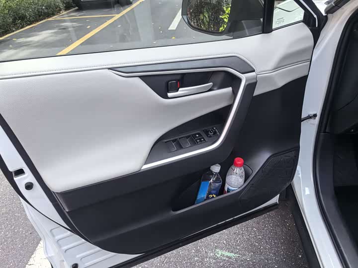 Toyota Wildlander 2024 2024款 双擎 2.5L E-CVT四驱尊贵版