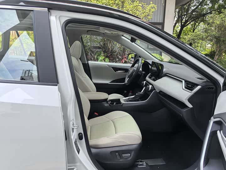 Toyota Wildlander 2024 2024款 双擎 2.5L E-CVT四驱尊贵版