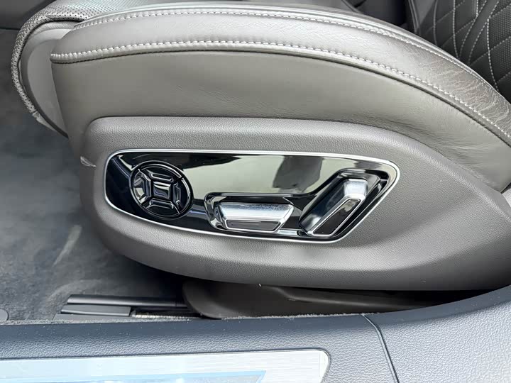 Audi A8 2024 2024款 A8L 50 TFSI quattro 臻选型