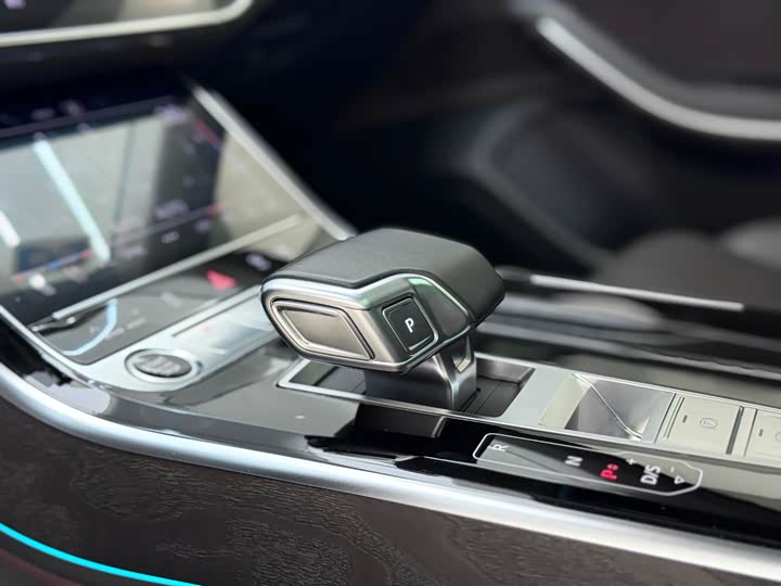 Audi A8 2024 2024款 A8L 50 TFSI quattro 臻选型