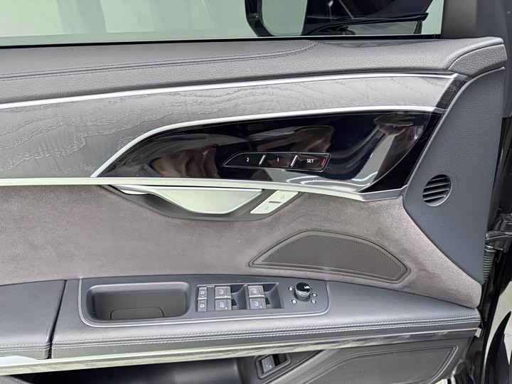 Audi A8 2024 2024款 A8L 50 TFSI quattro 臻选型