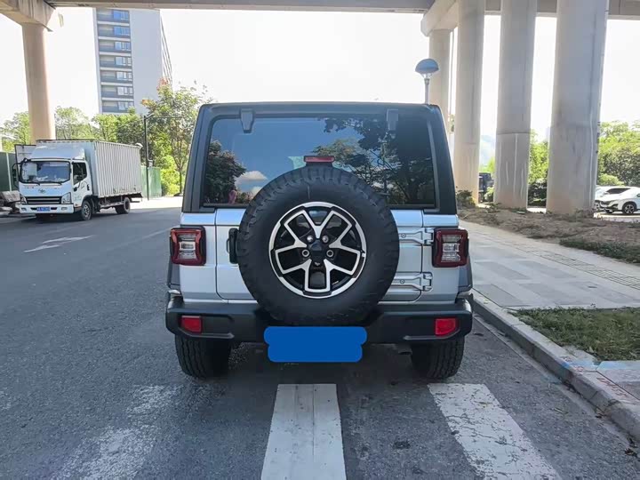 Jeep Wrangler 2024 2024款 2.0T 罗宾汉四门版