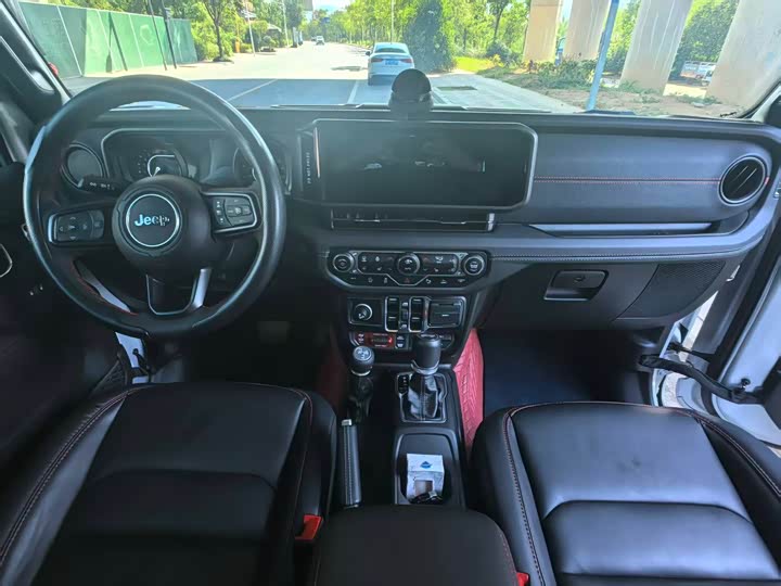 Jeep Wrangler 2024 2024款 2.0T 罗宾汉四门版