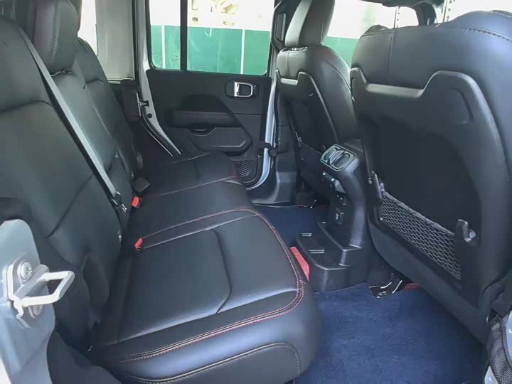 Jeep Wrangler 2024 2024款 2.0T 罗宾汉四门版