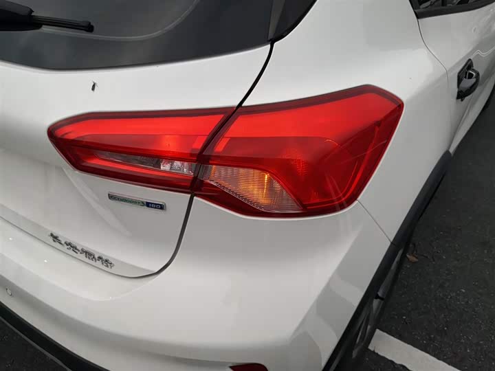 Ford Focus Active 2021 2021款 EcoBoost 180 自动劲潮型