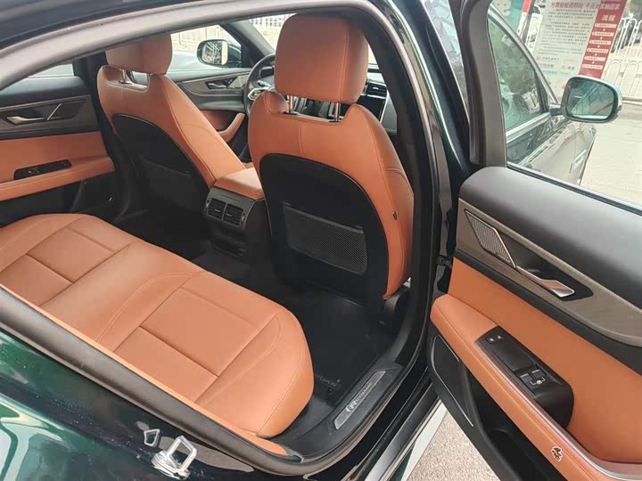 Jaguar XE L 2024 2024款 2.0T 250PS R-DYNAMIC S进取运动版