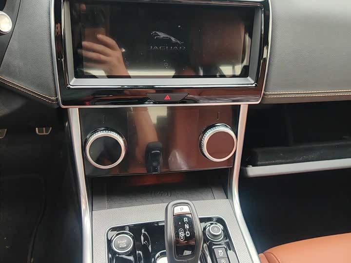 Jaguar XE L 2024 2024款 2.0T 250PS R-DYNAMIC S进取运动版