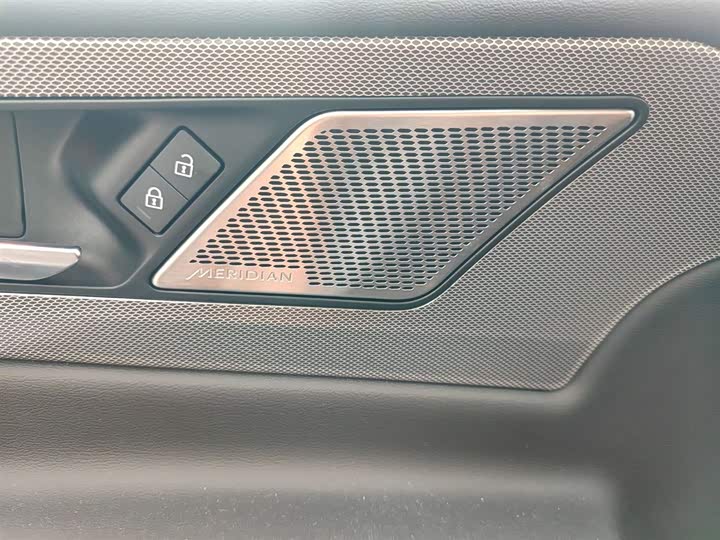 Jaguar XE L 2024 2024款 2.0T 250PS R-DYNAMIC S进取运动版