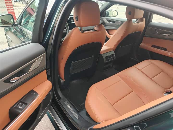 Jaguar XE L 2024 2024款 2.0T 250PS R-DYNAMIC S进取运动版