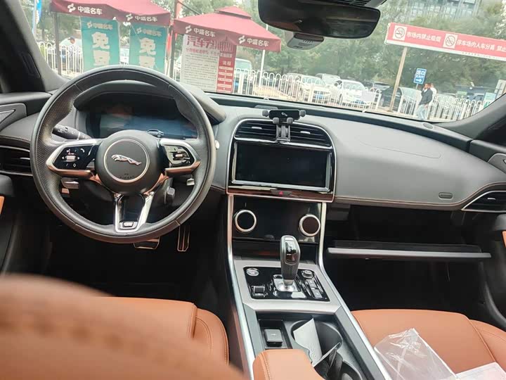 Jaguar XE L 2024 2024款 2.0T 250PS R-DYNAMIC S进取运动版