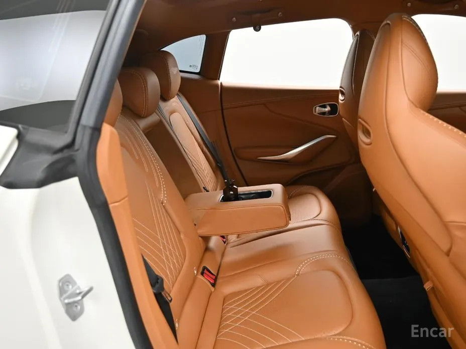 Aston Martin DBX 2020 4.0 V8