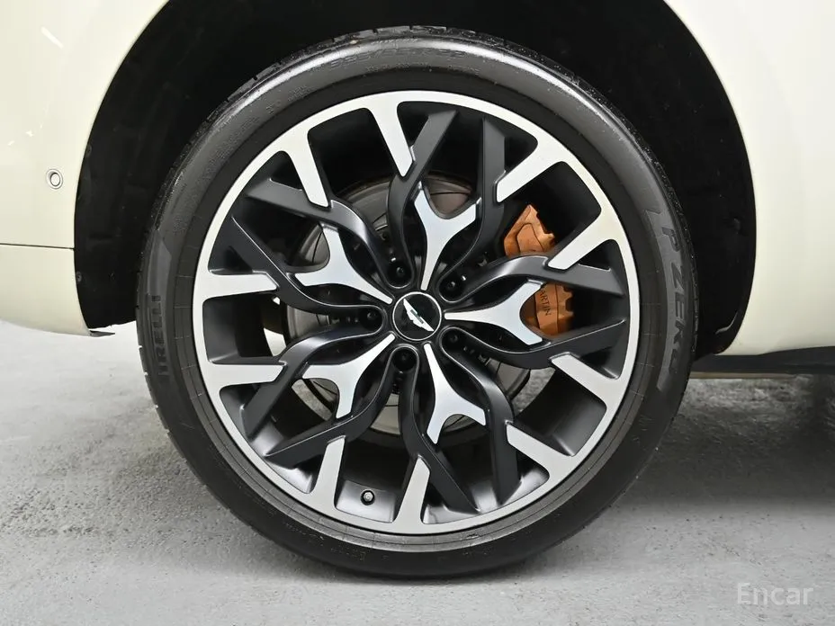 Aston Martin DBX 2020 4.0 V8