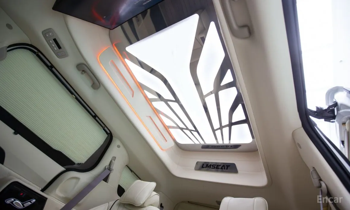 Kia Carnival 2023 HEV 9-Seater Hi-Limousine (Special vehicle)