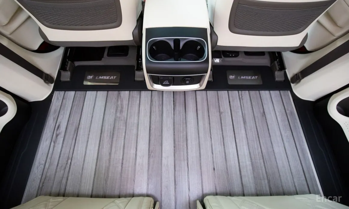 Kia Carnival 2023 HEV 9-Seater Hi-Limousine (Special vehicle)