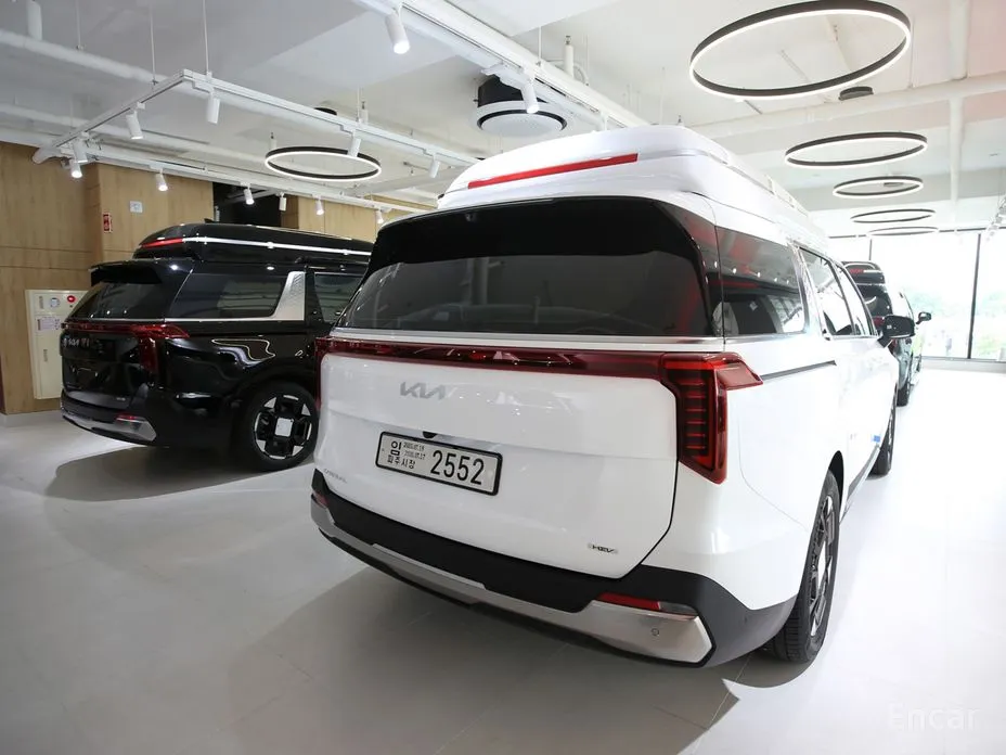 Kia Carnival 2023 HEV 9-Seater Hi-Limousine (Special vehicle)