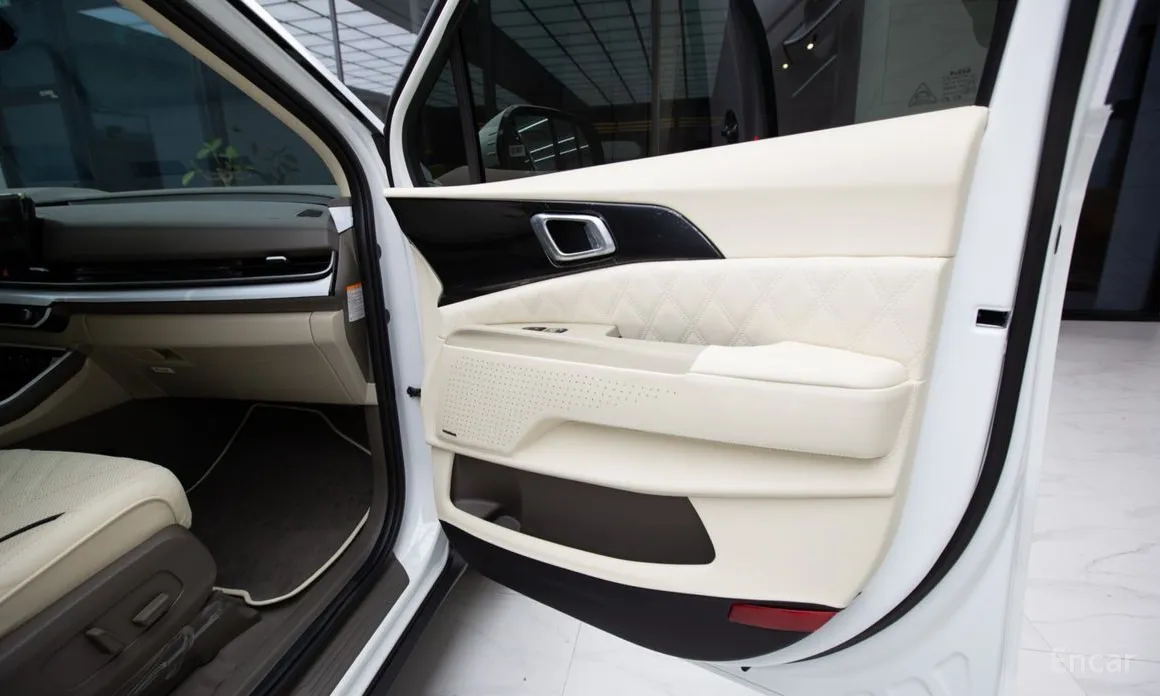 Kia Carnival 2023 HEV 9-Seater Hi-Limousine (Special vehicle)