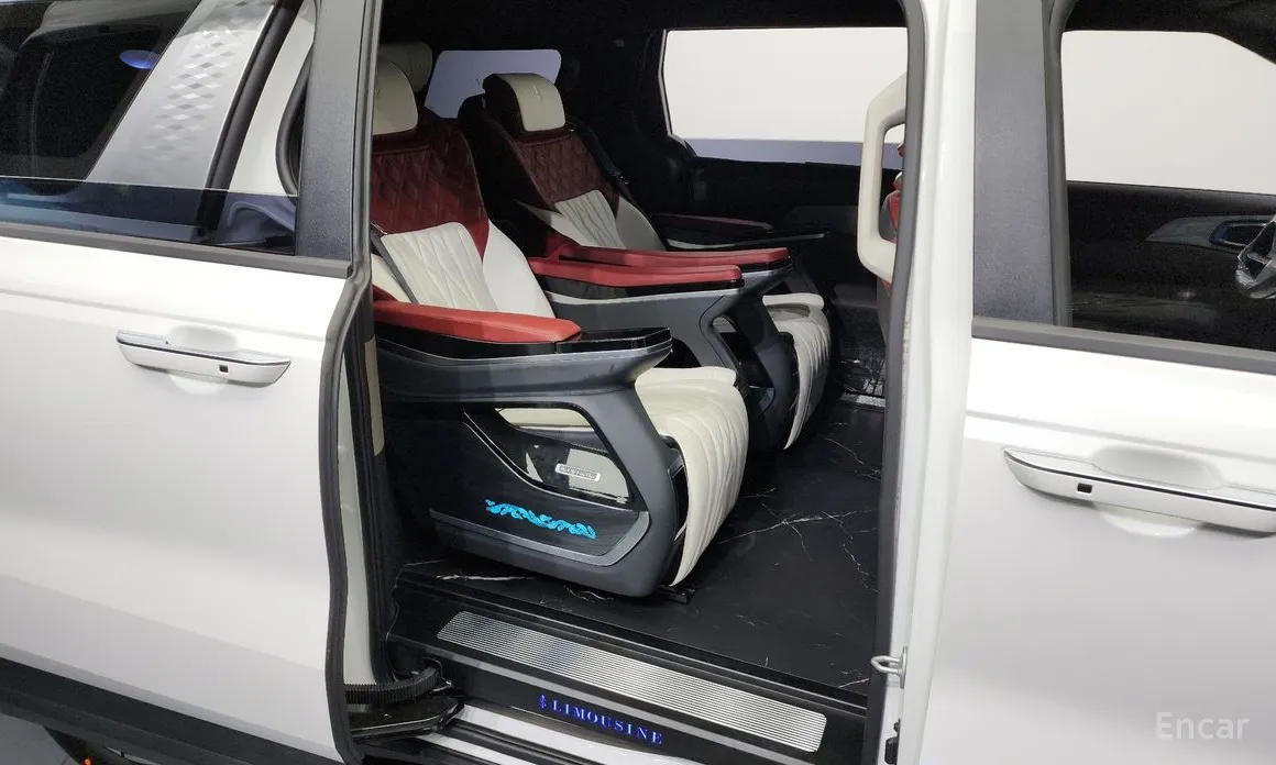 Kia Carnival 2023 HEV 9-Seater Hi-Limousine (Special vehicle)