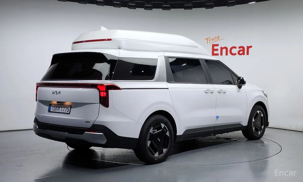 Kia Carnival 2023 HEV 9-Seater Hi-Limousine (Special vehicle)