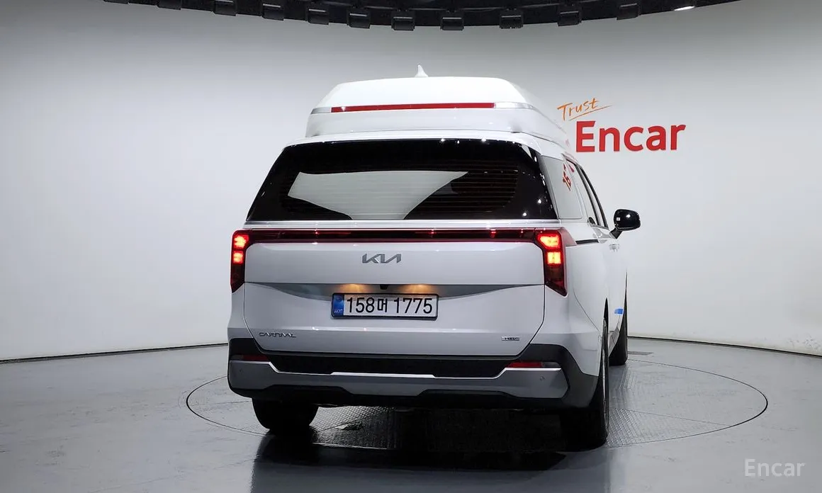 Kia Carnival 2023 HEV 9-Seater Hi-Limousine (Special vehicle)