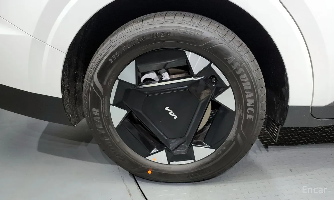 Kia Carnival 2023 HEV 9-Seater Hi-Limousine (Special vehicle)