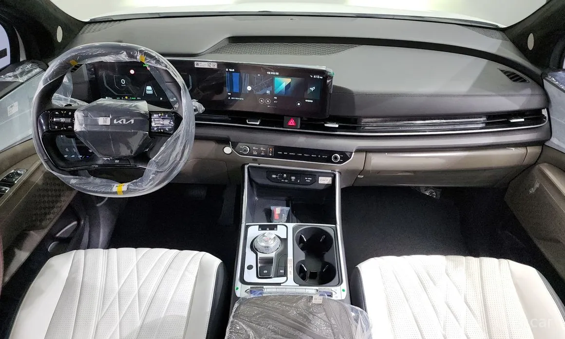 Kia Carnival 2023 HEV 9-Seater Hi-Limousine (Special vehicle)