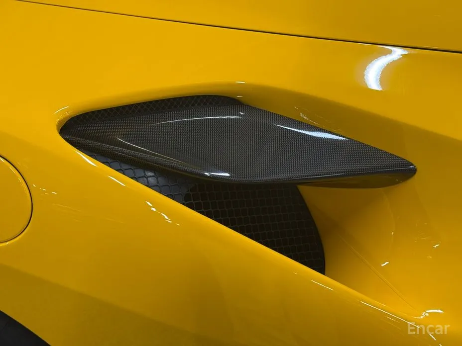 Ferrari F8 2019 3.9 V8