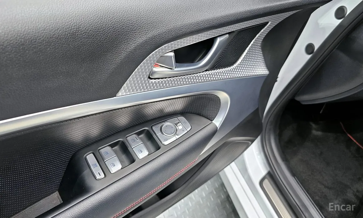 Genesis G70 2022 Gasoline 2.0T 2WD