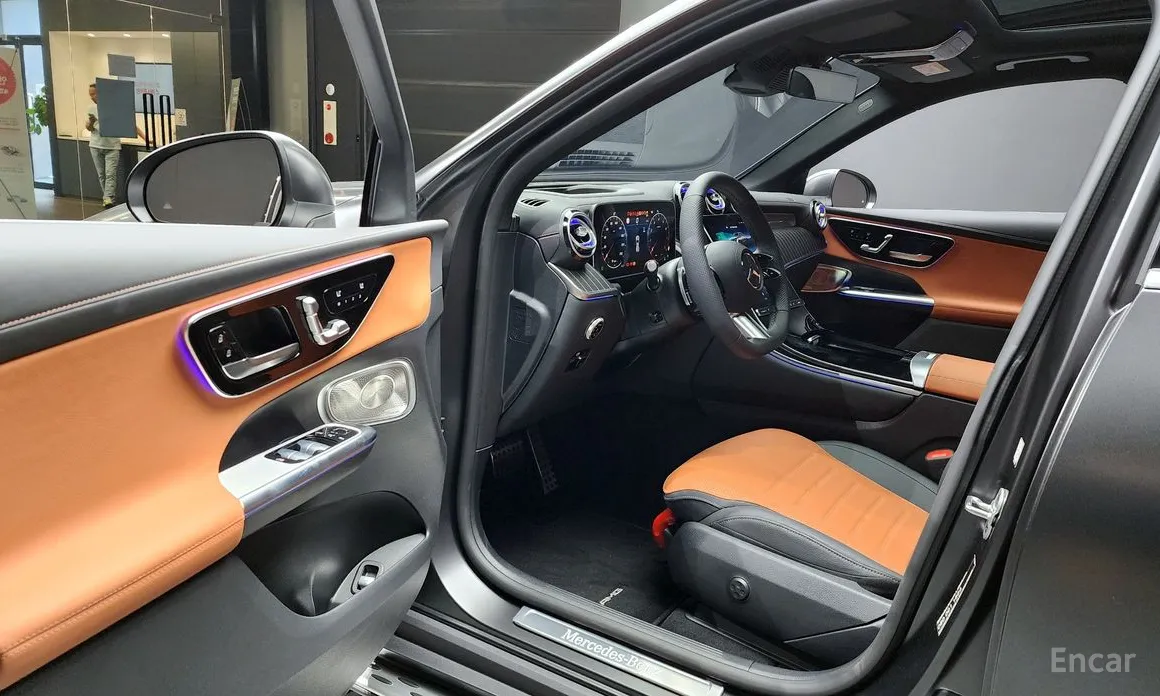 Mercedes-Benz GLC-Class 2023 GLC300 4MATIC AMG Line