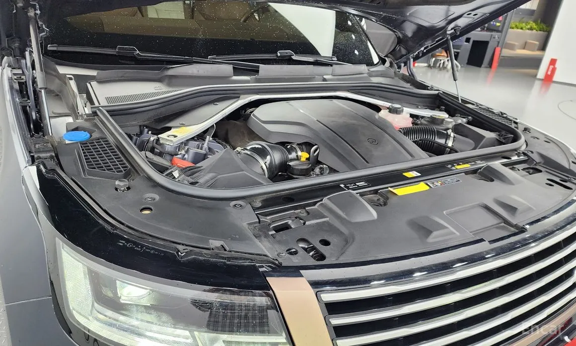 Land Rover Range Rover 2022 P615 SV LWB