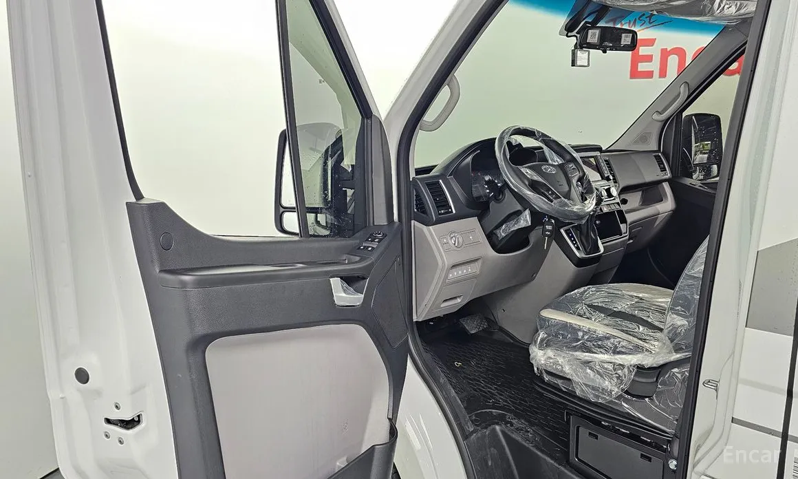 Hyundai Solati 2015 15-seater