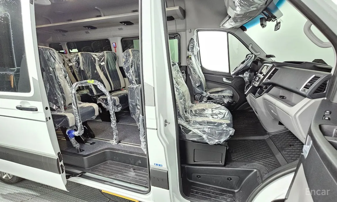 Hyundai Solati 2015 15-seater