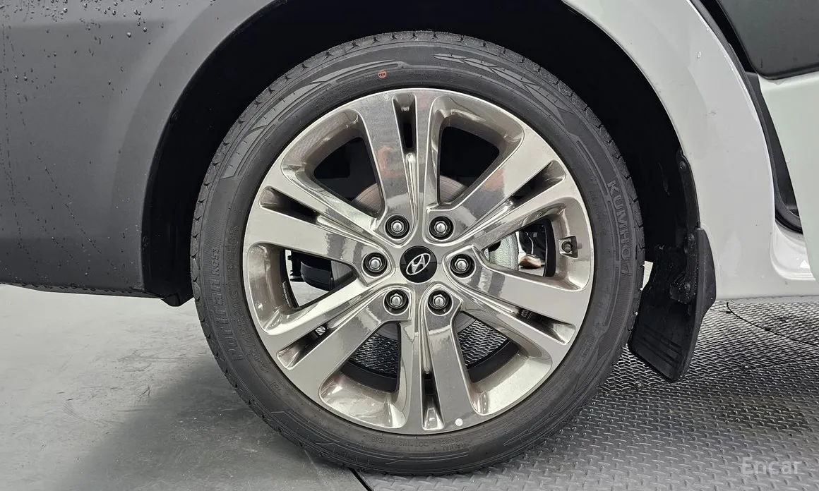 Hyundai Solati 2015 15-seater