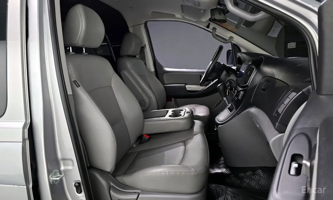 Hyundai Starex 2017 Van 3-Seater