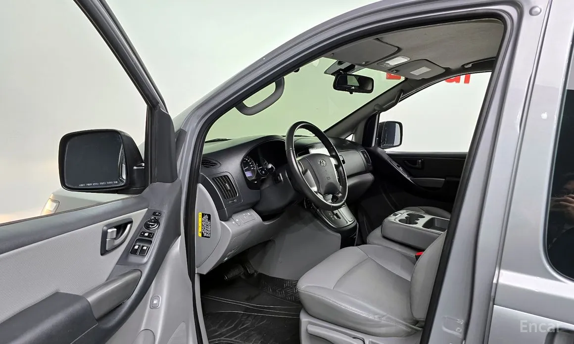 Hyundai Starex 2017 Van 3-Seater