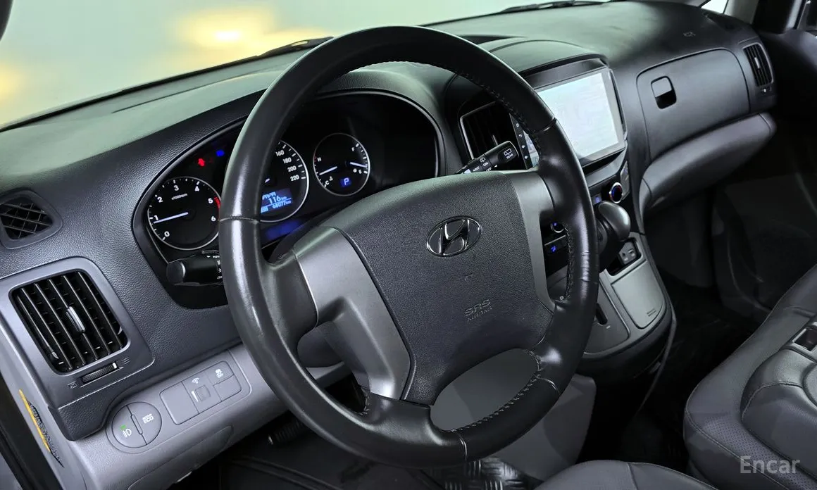 Hyundai Starex 2017 Van 3-Seater