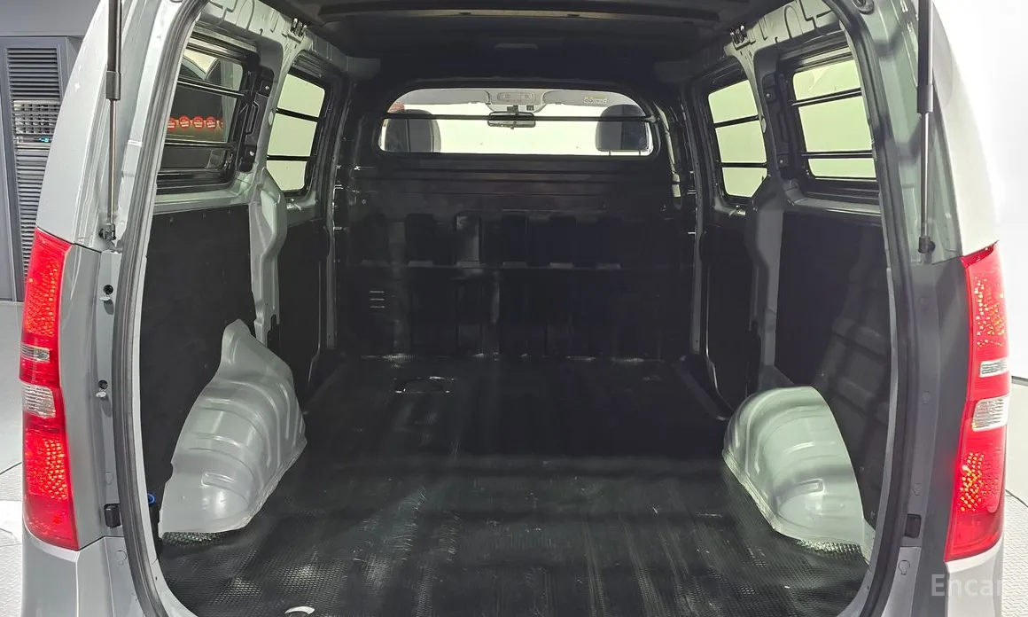 Hyundai Starex 2017 Van 3-Seater