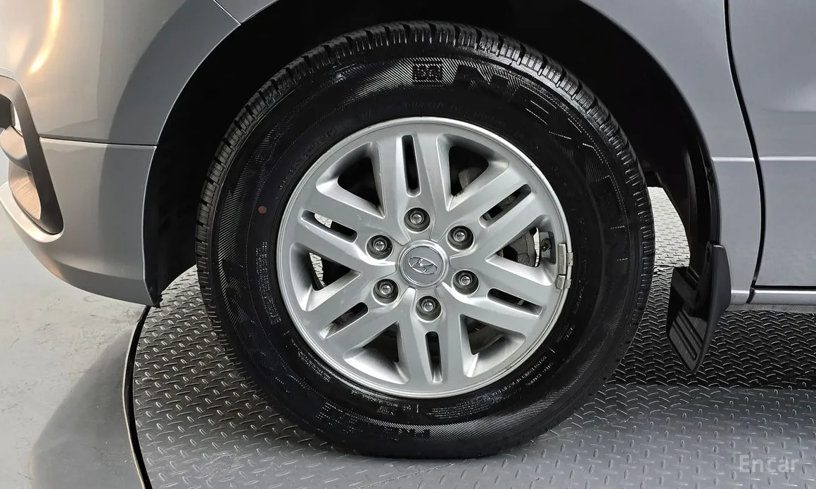 Hyundai Starex 2017 Van 3-Seater