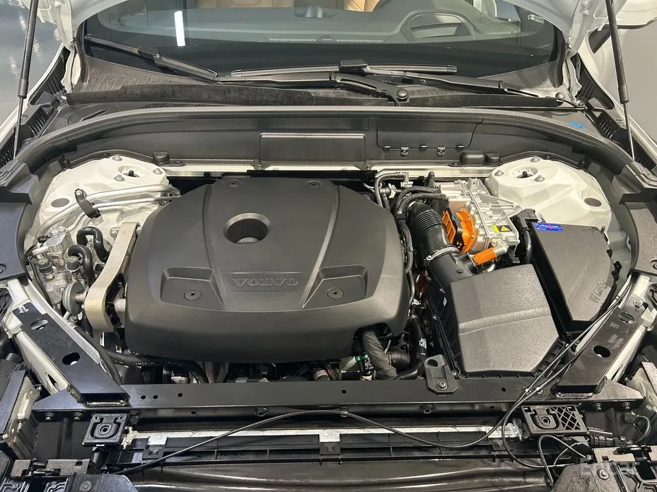 Volvo XC60 2017 T8 Ultra Bright