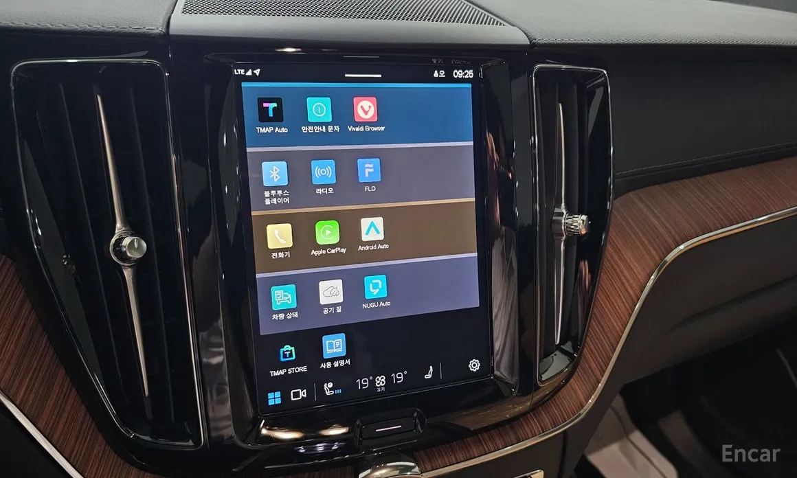 Volvo XC60 2017 T8 Ultra Bright