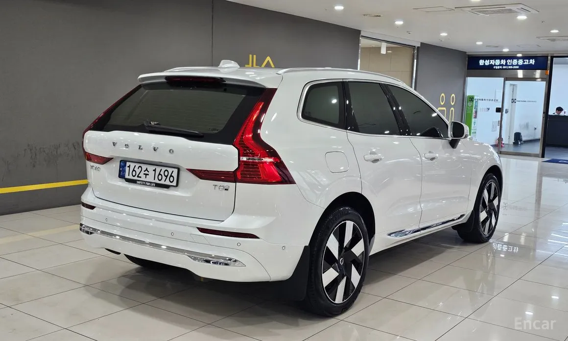 Volvo XC60 2017 T8 Ultra Bright