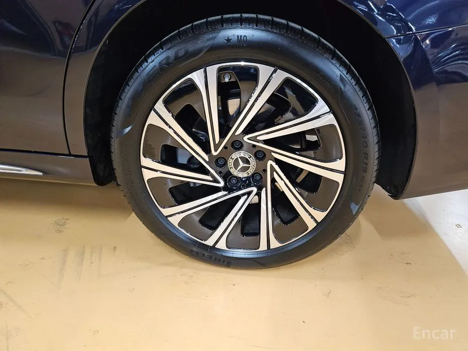 Mercedes-Benz E-Class 2024 E300 4MATIC Exclusive