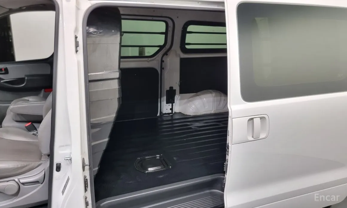Hyundai Starex 2017 Van 3-Seater