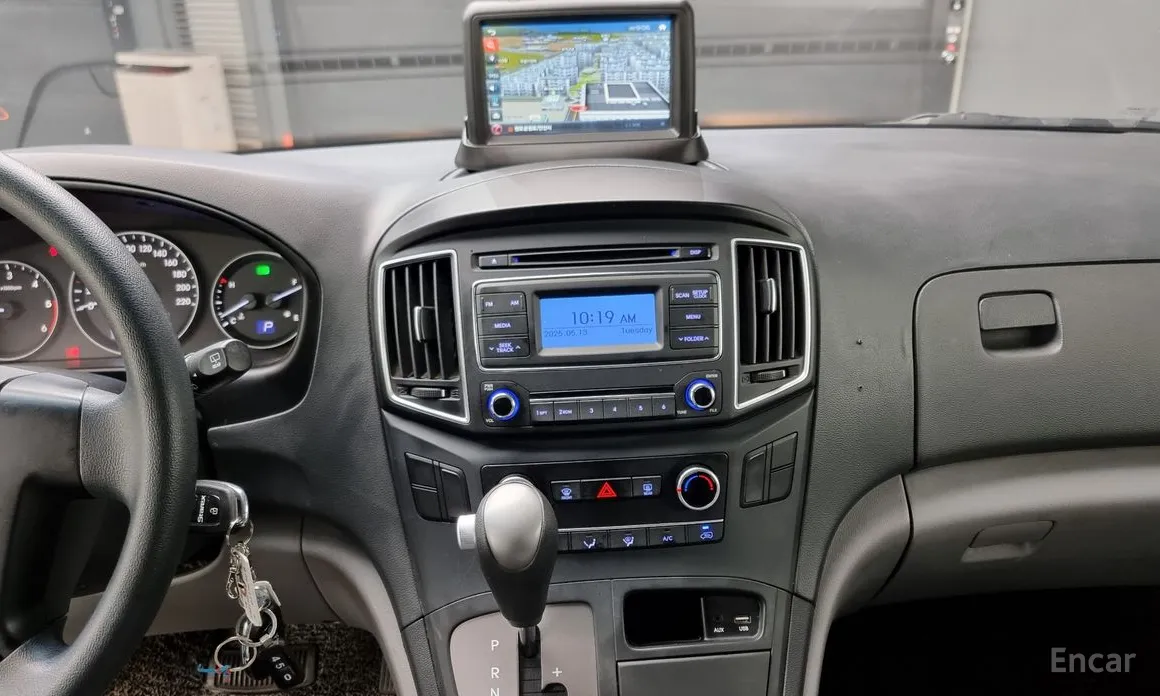 Hyundai Starex 2017 Van 3-Seater