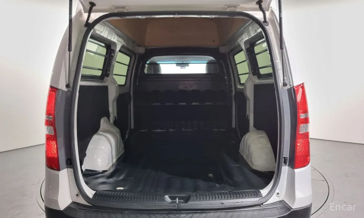 Hyundai Starex 2017 Van 3-Seater