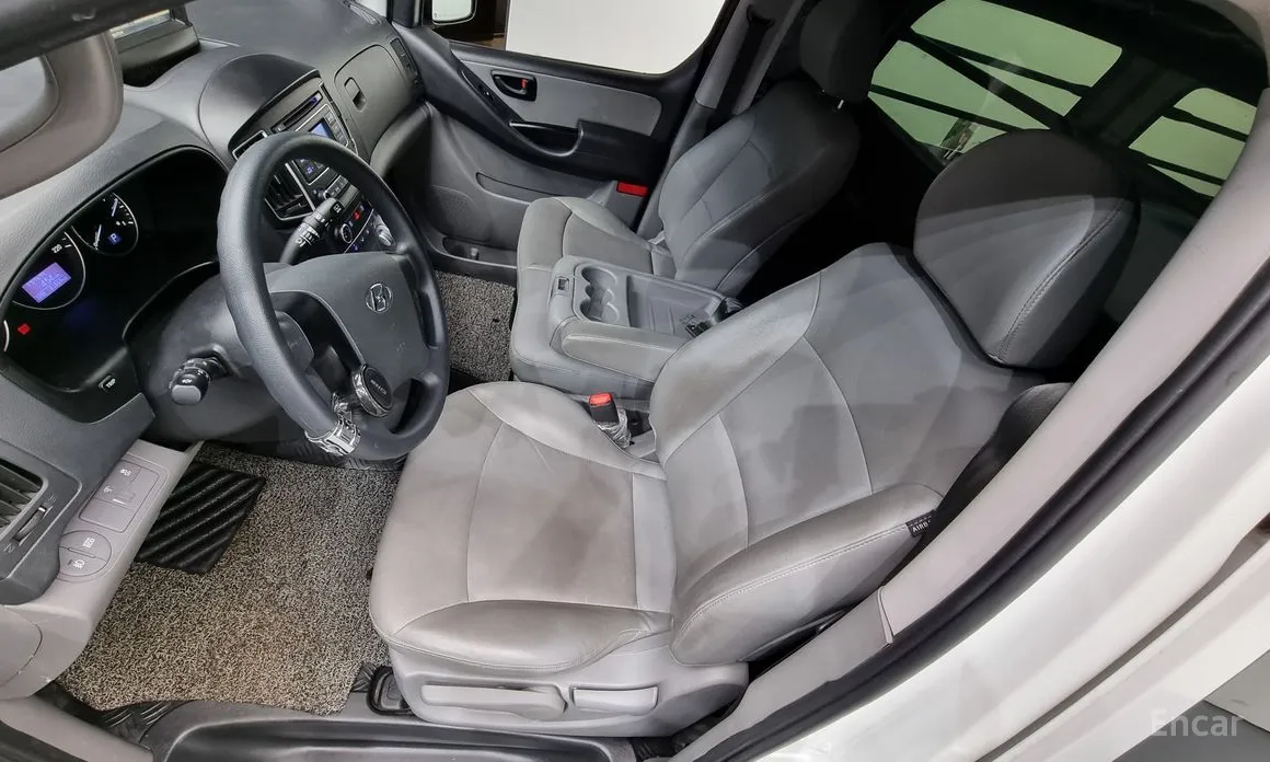 Hyundai Starex 2017 Van 3-Seater