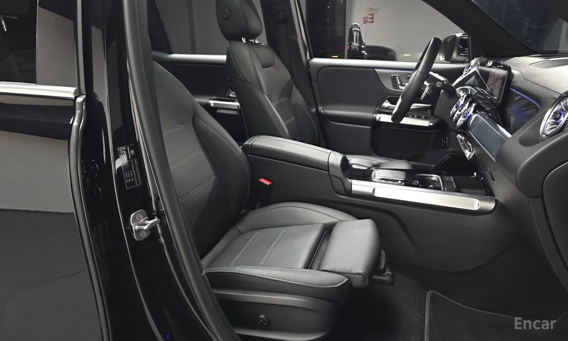 Mercedes-Benz EQB 2022 EQB300 4MATIC AMG Line